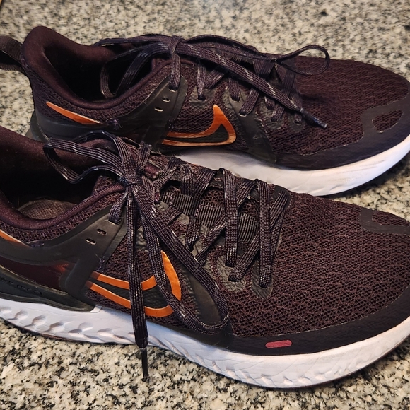 Nike Legend React Running Shoes - Picture 3 of 7